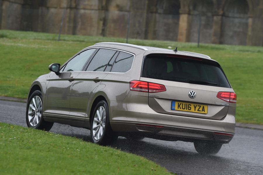  Volkswagen Passat Estate BlueMotion 2015 года  (UK) (фото 19 из 30)